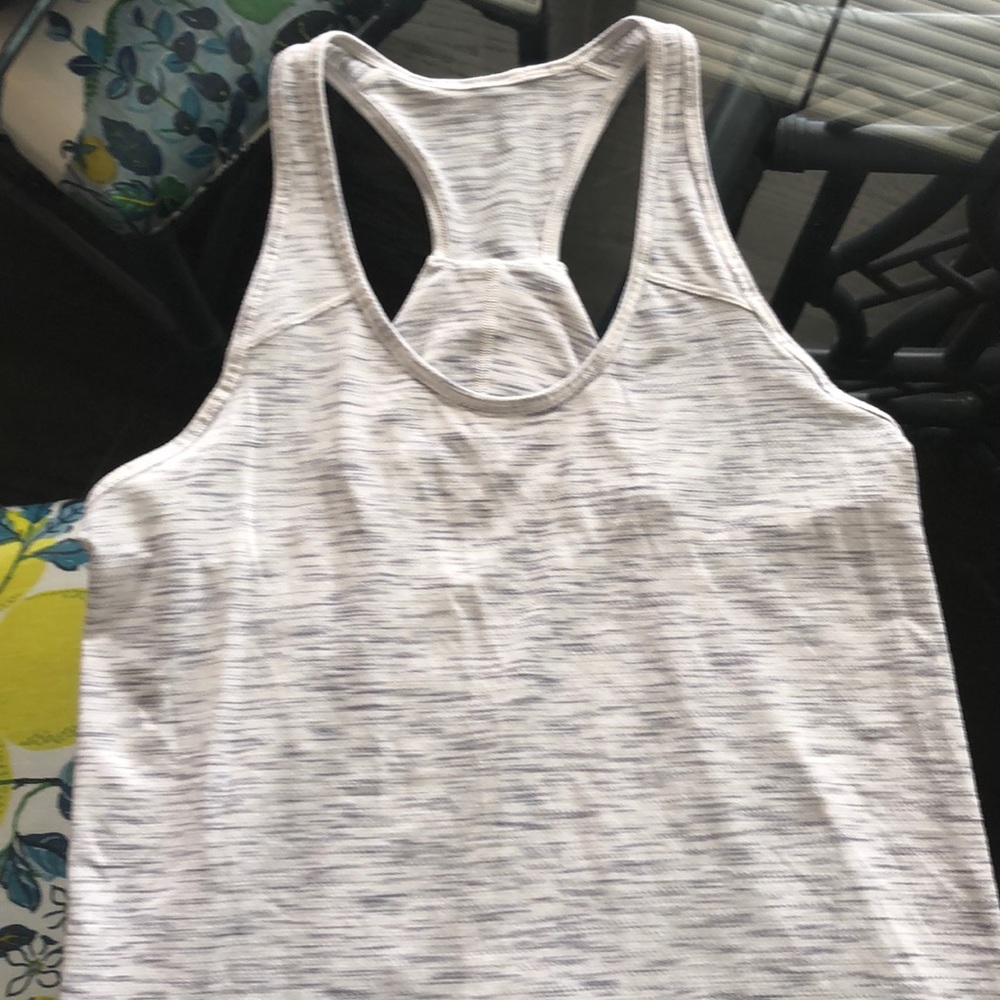 Lululemon Essential Tank Pleated, size 4